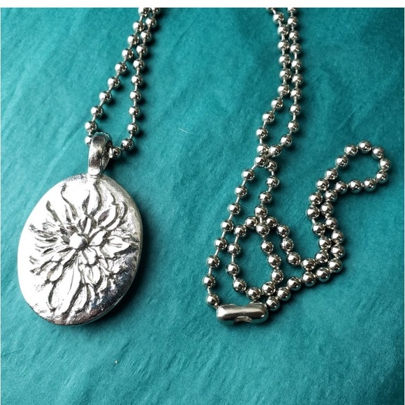 Bead & Flower 2 sided pendant necklace!!! - Picture 2 of 4